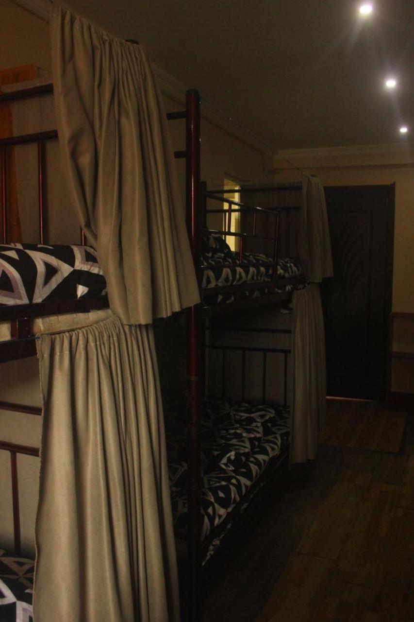 Everyday Cat Hostel バトゥーミ エクステリア 写真